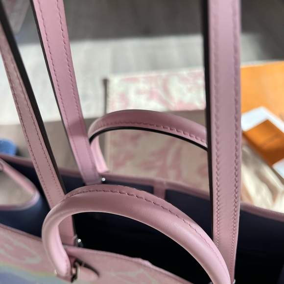 Louis Vuitton OnTheGo GM Monogram Escale Pastel - Picture 4 of 15